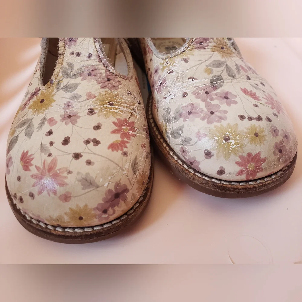 T-straps - Picture 8 of 10